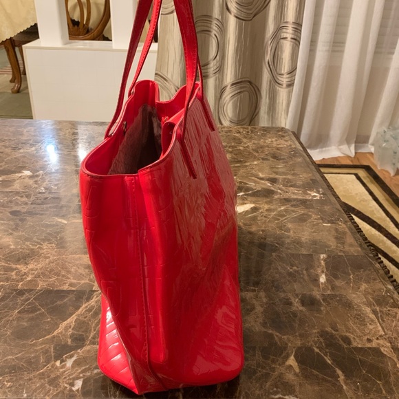 Dkny Embossed Patent Street Logo Tote Red - Picture 3 of 9